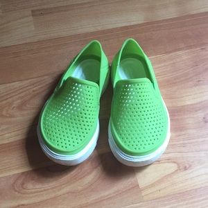 Toddler crocs